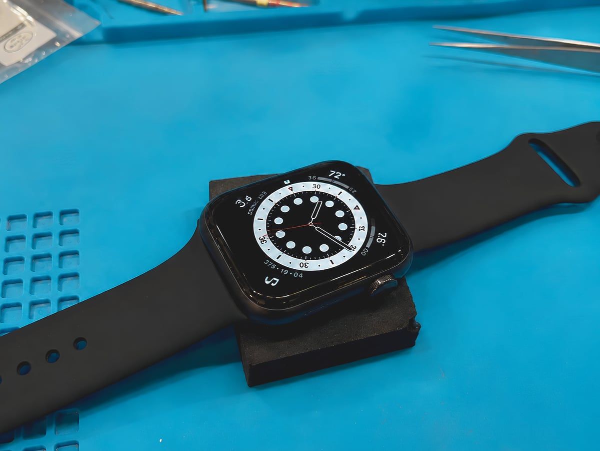 The same Apple Watch on the workbench with the display working normally after glass replacement in Bangalore