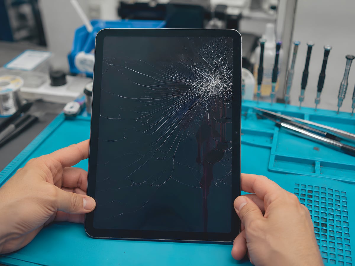 iPad brought in to iProduct Repair in HSR Layout, Bangalore with the front glass shattered